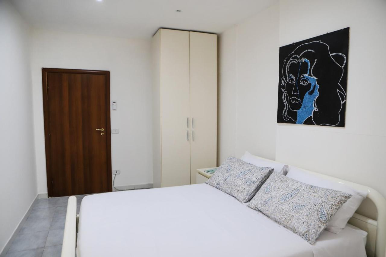 Napoli Centrale Budget Apartment エクステリア 写真